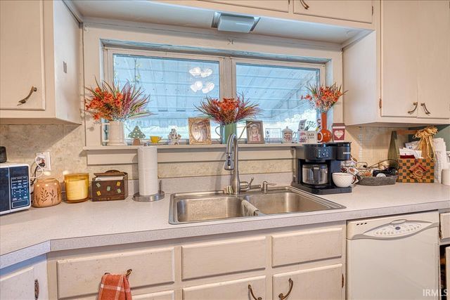 1003 E HEERDINK Avenue, Evansville, IN 47711