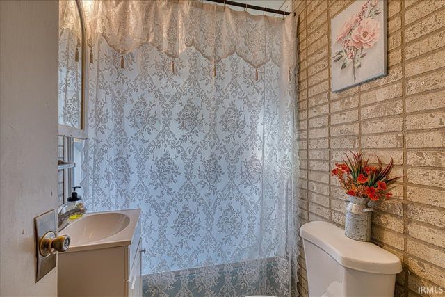 1003 E HEERDINK Avenue, Evansville, IN 47711