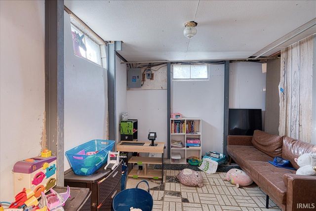 1003 E HEERDINK Avenue, Evansville, IN 47711