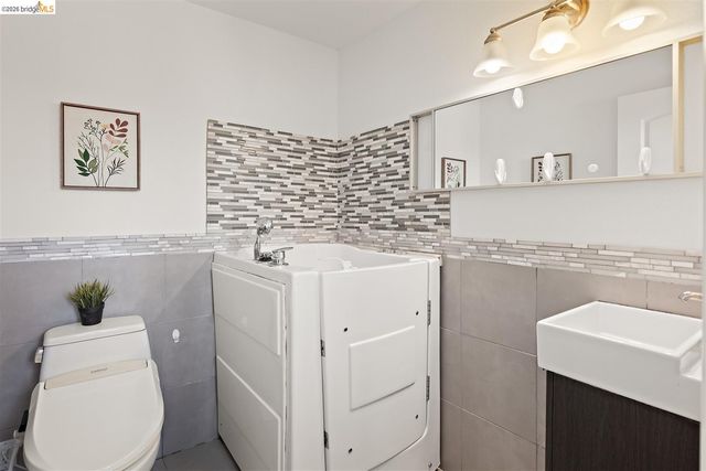 873 Hillside Ave, Albany, CA 94706
