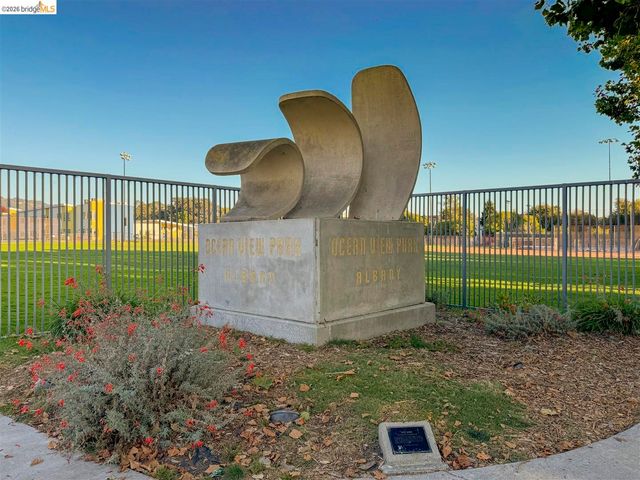 873 Hillside Ave, Albany, CA 94706