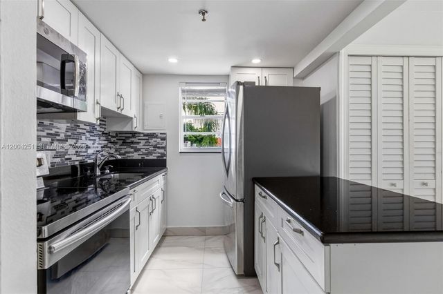 140 NW 14th Ave 9, Miami, FL 33125