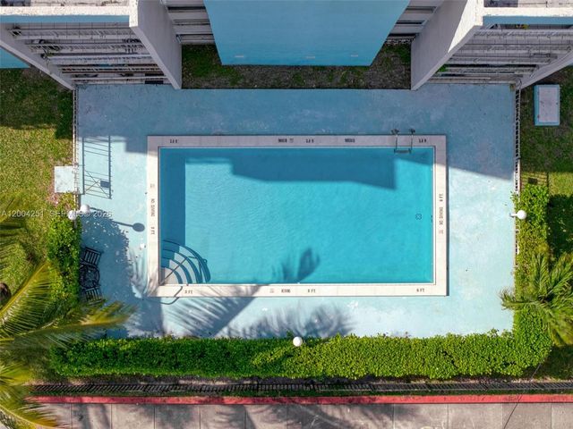 140 NW 14th Ave 9, Miami, FL 33125