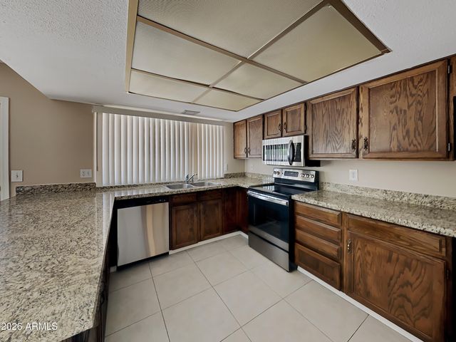 3821 W MURIEL Drive, Glendale, AZ 85308