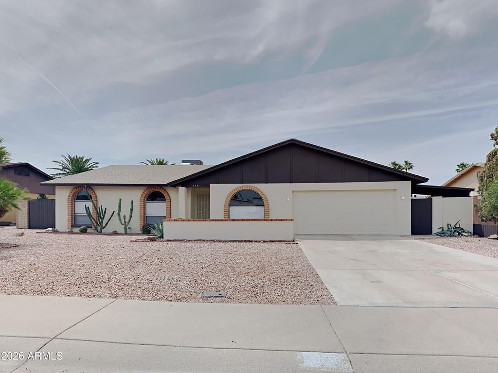 3821 W MURIEL Drive, Glendale, AZ 85308
