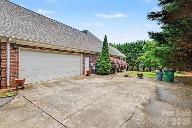 172 Eaglecrest Drive, Matthews, NC 28104