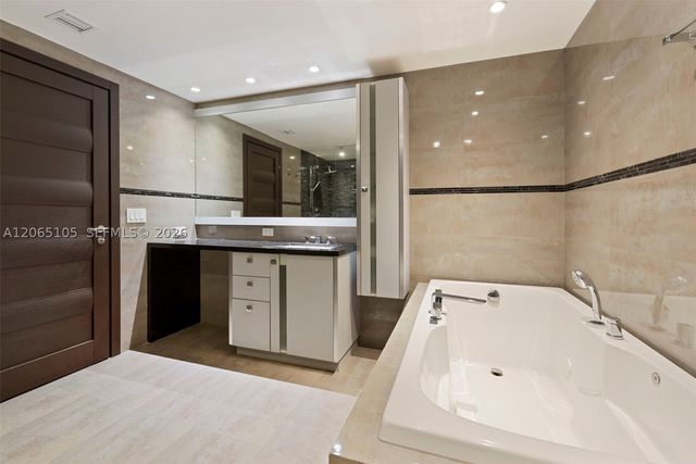 19216 Fisher Island Dr 19216, Miami Beach, FL 33109