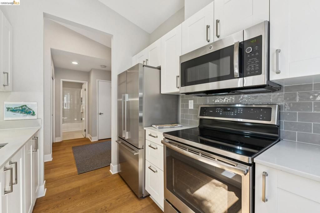 Image 16 of property listing at 12 Bayside Ct, Richmond, CA 94804