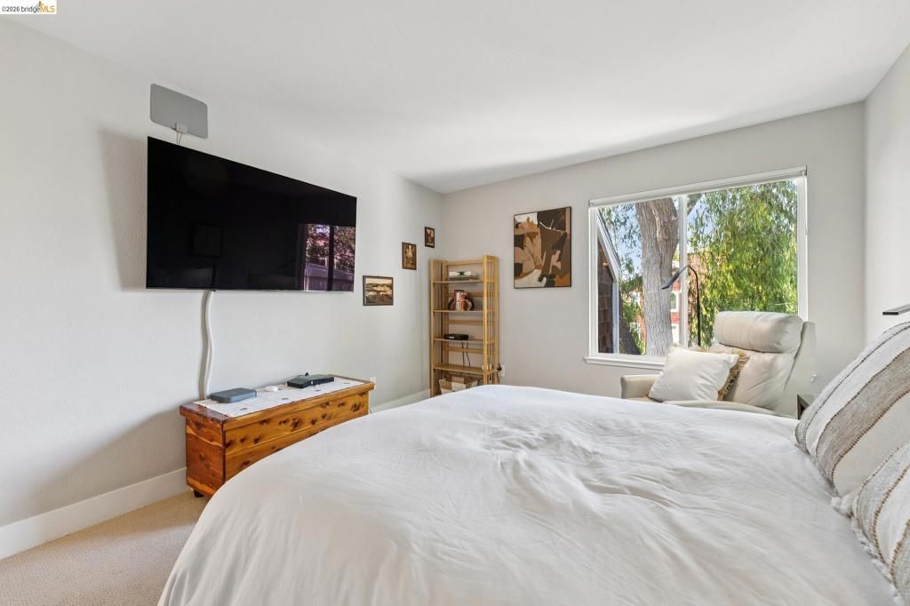 Image 18 of property listing at 12 Bayside Ct, Richmond, CA 94804