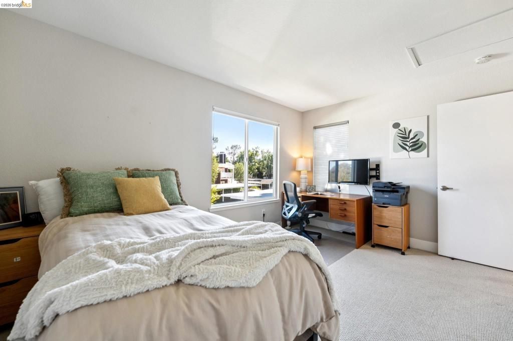 Image 24 of property listing at 12 Bayside Ct, Richmond, CA 94804