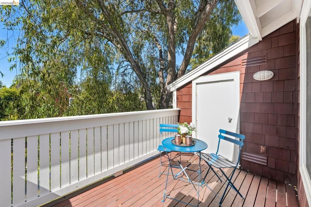 Image 28 of property listing at 12 Bayside Ct, Richmond, CA 94804