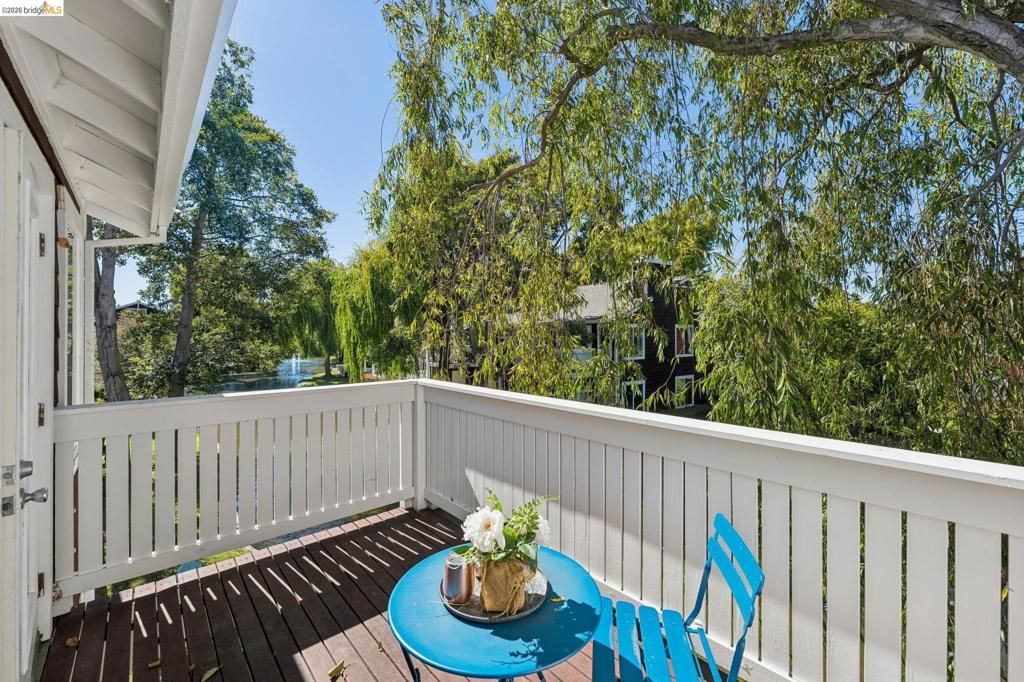 Image 29 of property listing at 12 Bayside Ct, Richmond, CA 94804