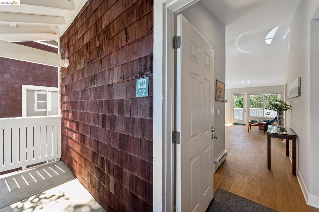 Image 3 of property listing at 12 Bayside Ct, Richmond, CA 94804