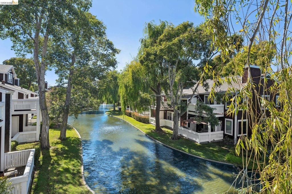 Image 30 of property listing at 12 Bayside Ct, Richmond, CA 94804