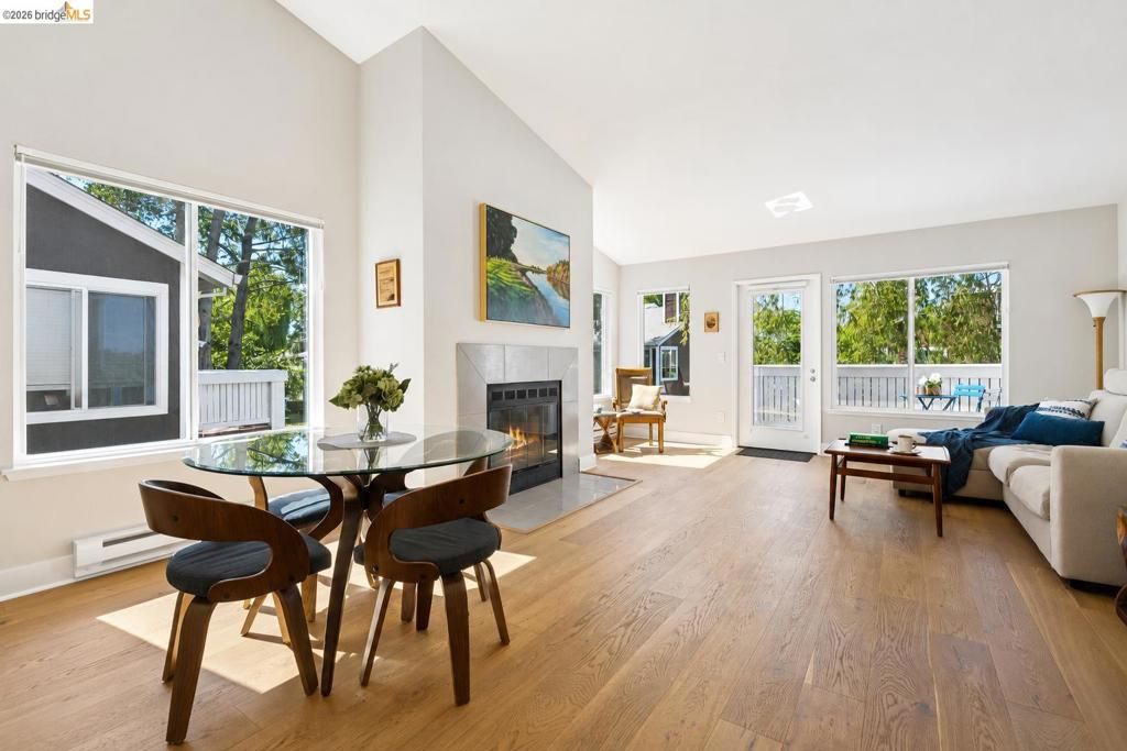 Image 4 of property listing at 12 Bayside Ct, Richmond, CA 94804