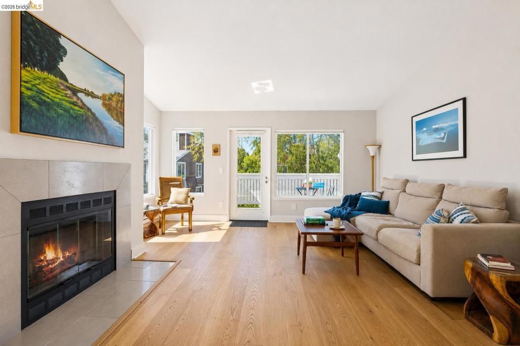 Image 5 of property listing at 12 Bayside Ct, Richmond, CA 94804