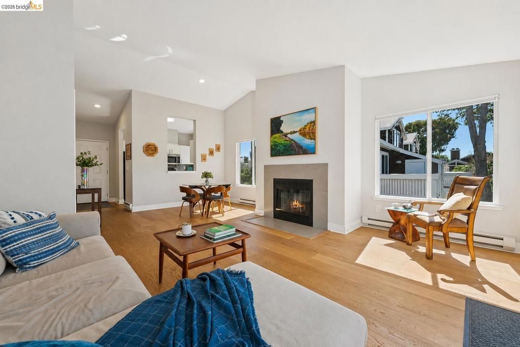 Image 6 of property listing at 12 Bayside Ct, Richmond, CA 94804
