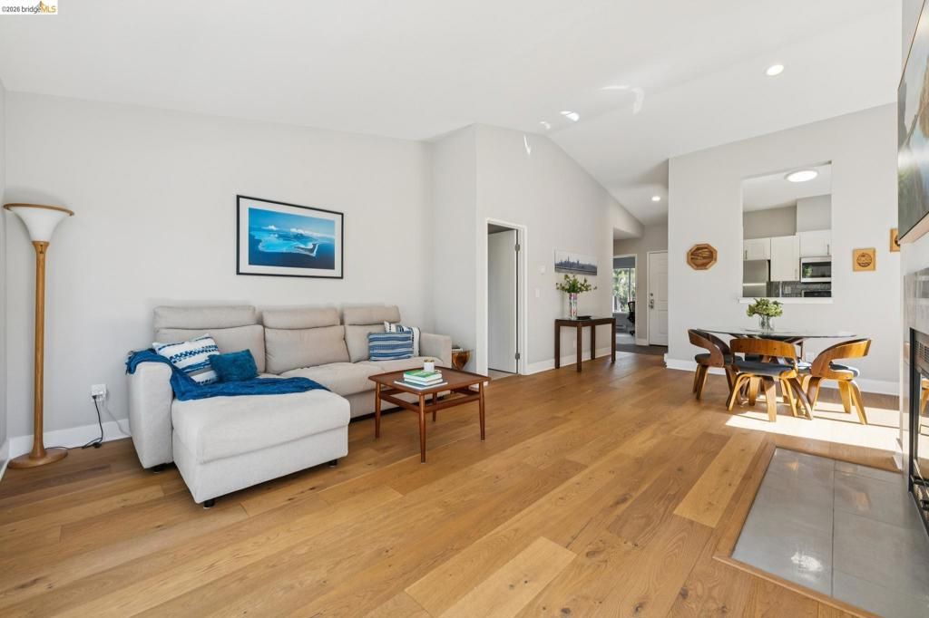 Image 9 of property listing at 12 Bayside Ct, Richmond, CA 94804