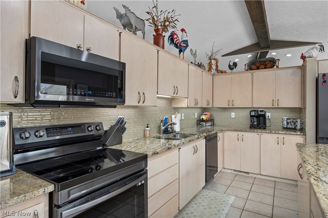 33017 Hidden Hollow Court, North Ridgeville, OH 44039