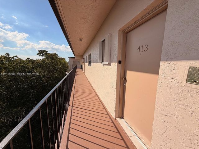 1950 W 54th St 413, Hialeah, FL 33012