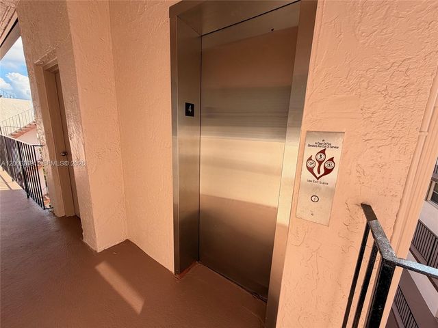 1950 W 54th St 413, Hialeah, FL 33012