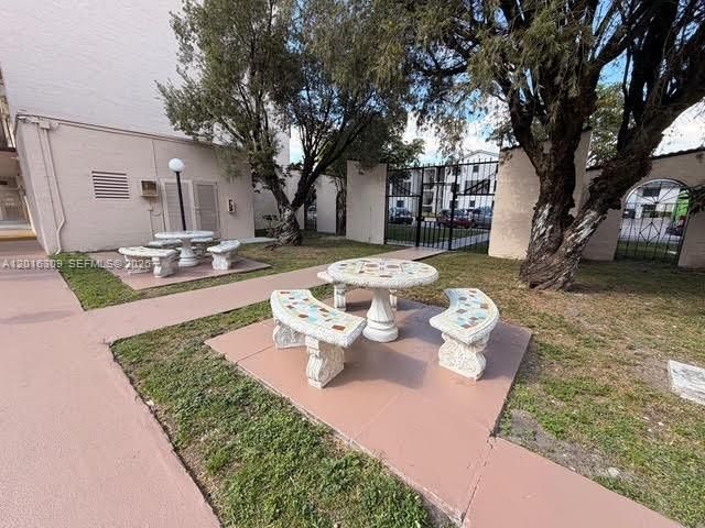 1950 W 54th St 413, Hialeah, FL 33012