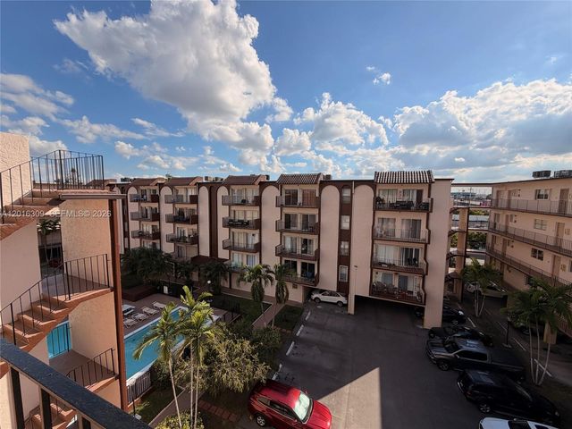 1950 W 54th St 413, Hialeah, FL 33012