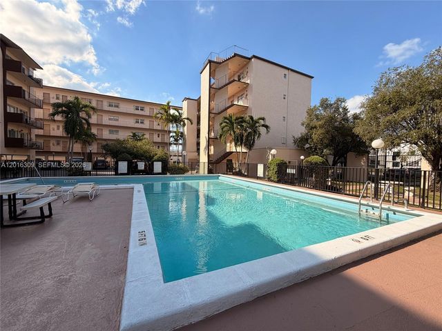 1950 W 54th St 413, Hialeah, FL 33012