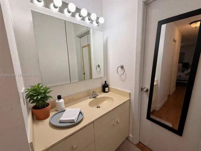 1950 W 54th St 413, Hialeah, FL 33012