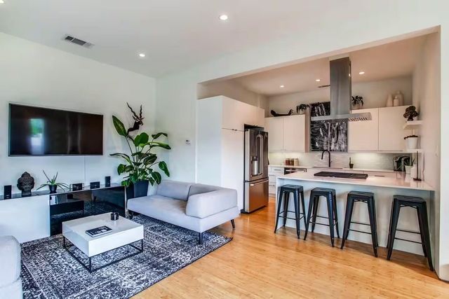 4401 Roseland Avenue B, Dallas, TX 75204