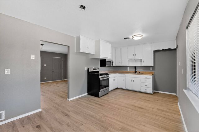 1309 Canyon Trail SW, Albuquerque, NM 87121