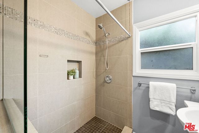 5913 Fountain Avenue, Los Angeles, CA 90028