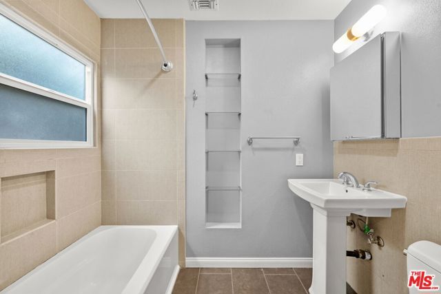 5913 Fountain Avenue, Los Angeles, CA 90028