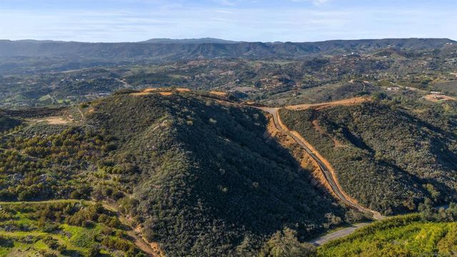 555 Calle Jardin, Temecula, CA 92590