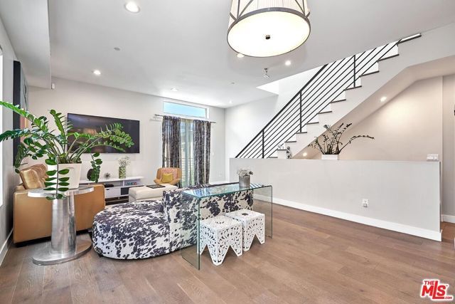 319 S Serrano Avenue, Los Angeles, CA 90020
