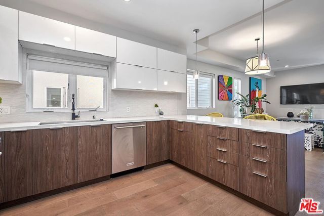 319 S Serrano Avenue, Los Angeles, CA 90020