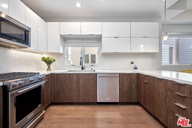 319 S Serrano Avenue, Los Angeles, CA 90020