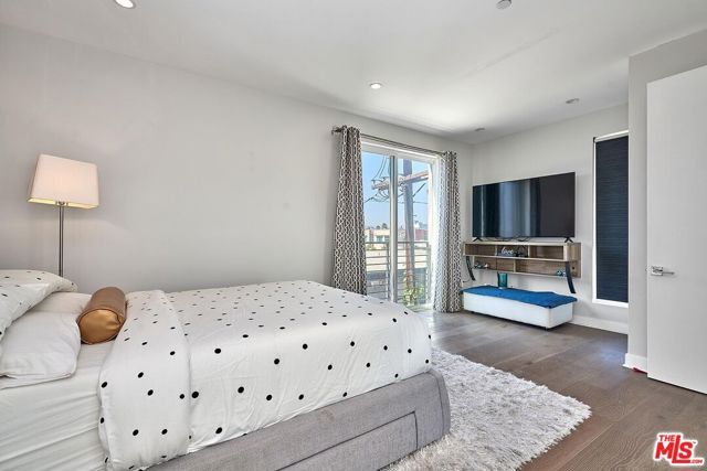 319 S Serrano Avenue, Los Angeles, CA 90020
