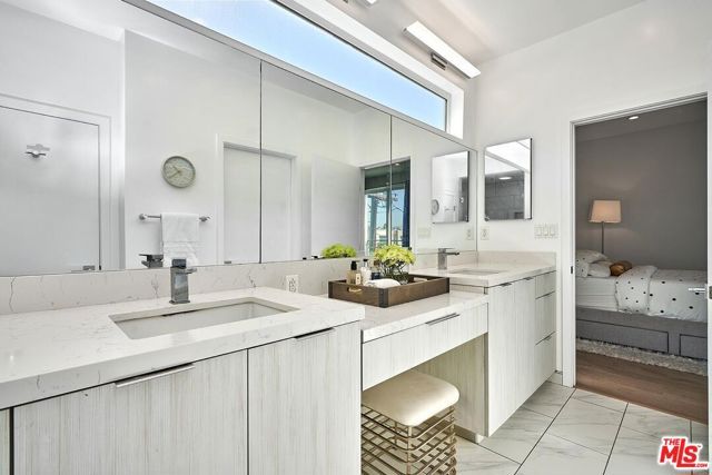 319 S Serrano Avenue, Los Angeles, CA 90020