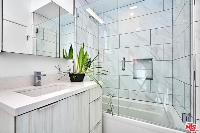 319 S Serrano Avenue, Los Angeles, CA 90020