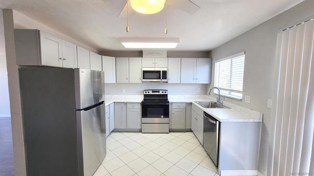 806 E 4Th 6, Escondido, CA 92025