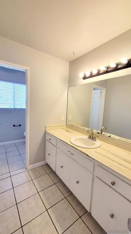 806 E 4Th 6, Escondido, CA 92025