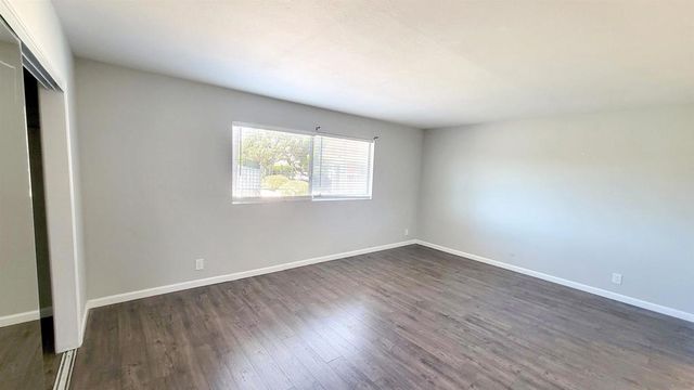 806 E 4Th 6, Escondido, CA 92025