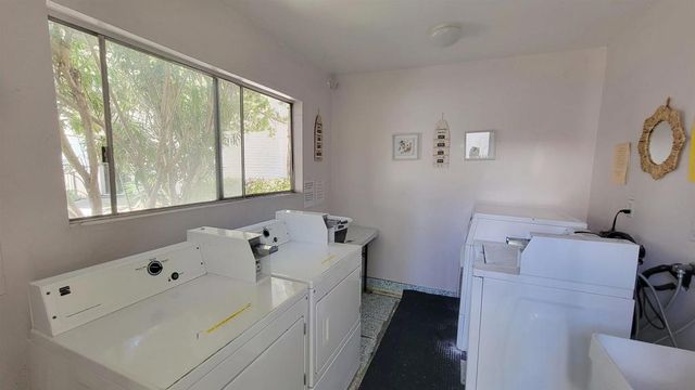 806 E 4Th 6, Escondido, CA 92025
