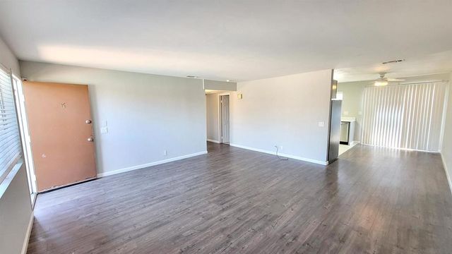 806 E 4Th 6, Escondido, CA 92025
