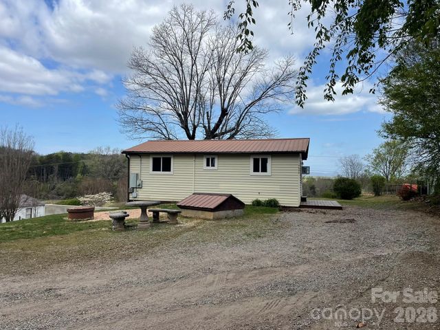 7686 Shoupes Grove Church Road, Hickory, NC 28602