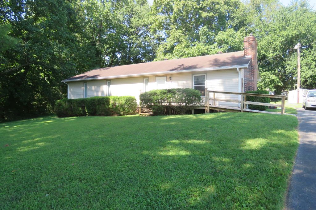 2300 Peppermint Dr, Cookeville, TN 38506