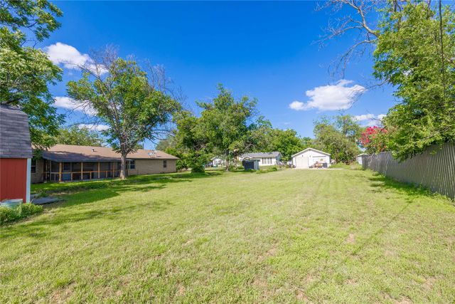 308 E 1st Street, Cross Plains, TX 76443