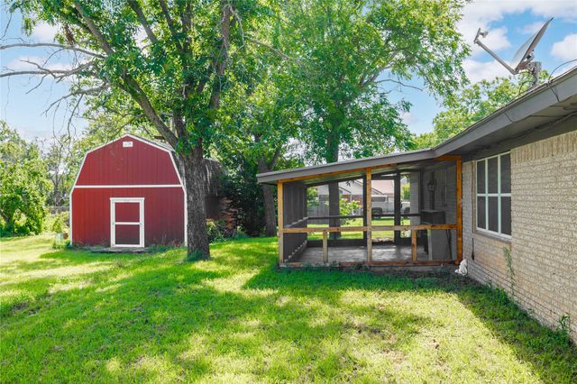 308 E 1st Street, Cross Plains, TX 76443