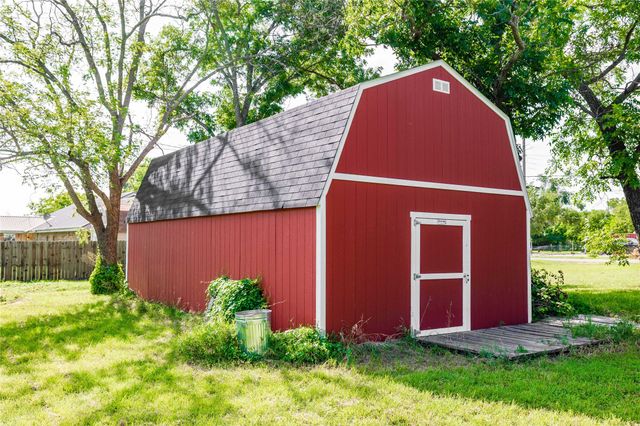 308 E 1st Street, Cross Plains, TX 76443